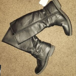 Girls boots